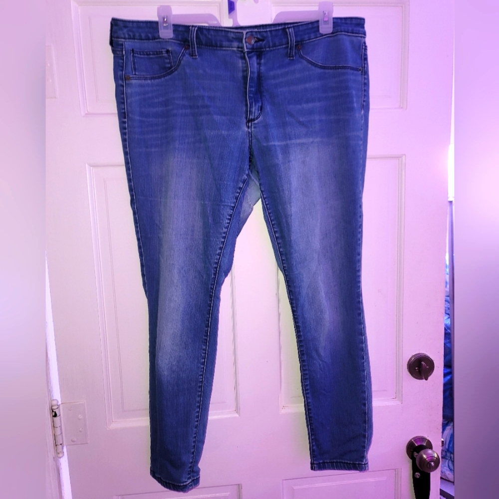 Universal Thread, size 18, jegging, well worn